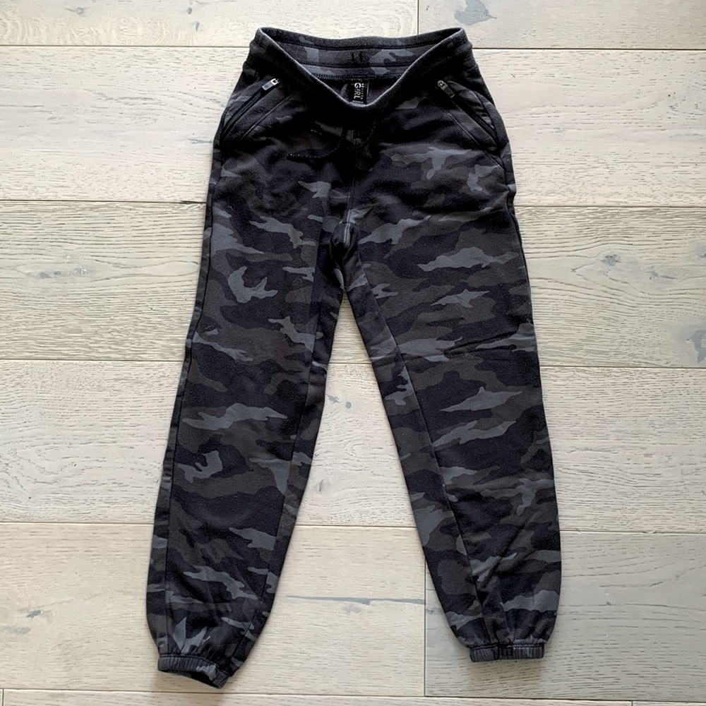 Athleta Girl  ⭐️ Camo sweatpants size S/7